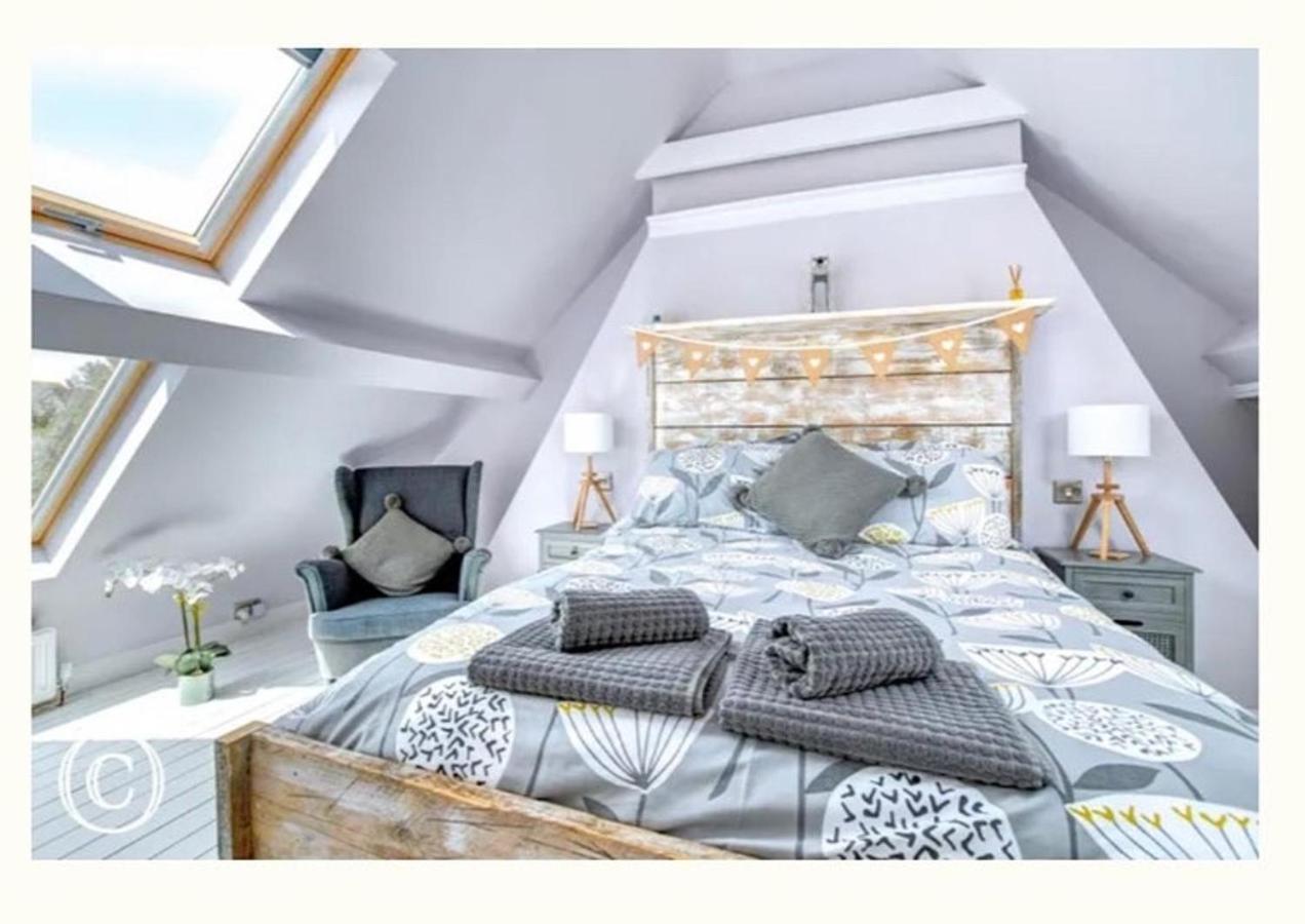 Charming 3-Bed Cottage In Суонидж Екстериор снимка